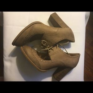 Crown vintage lace up oxford Mary Janes